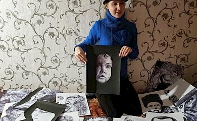 Обличчя війни: картини створені херсонкою під звуки вибухів (фото)