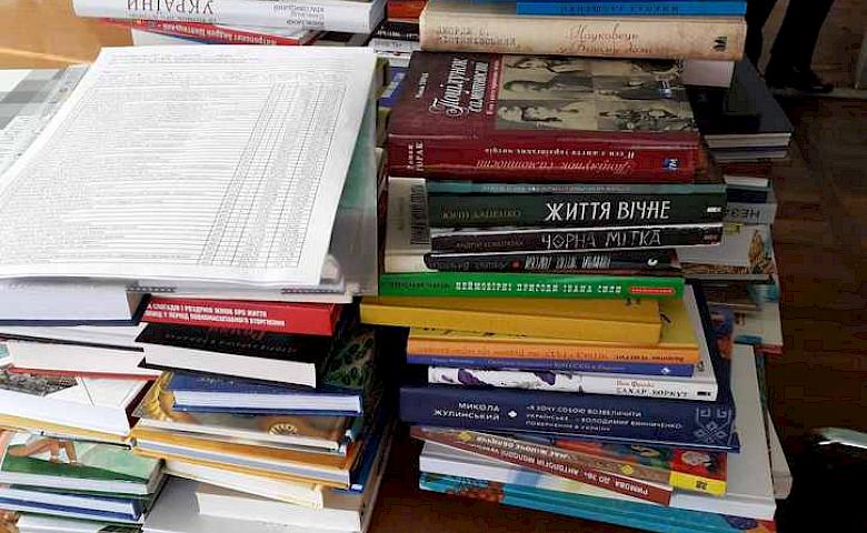 Обухівська бібліотека отримала нові україномовні книги