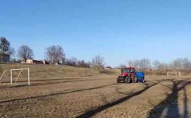 Развитие спорта: в Кагарлыке обустраивают новое футбольное поле