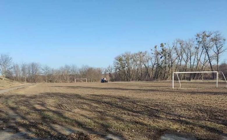 Развитие спорта: в Кагарлыке обустраивают новое футбольное поле