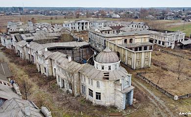 Покинуте містечко біля Києва манить мисливців за атмосферністю