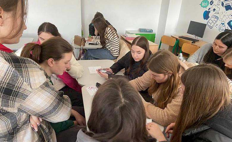 У Ржищеве ученицы изучали основы циркулярной экономики и разработали собственные проекты