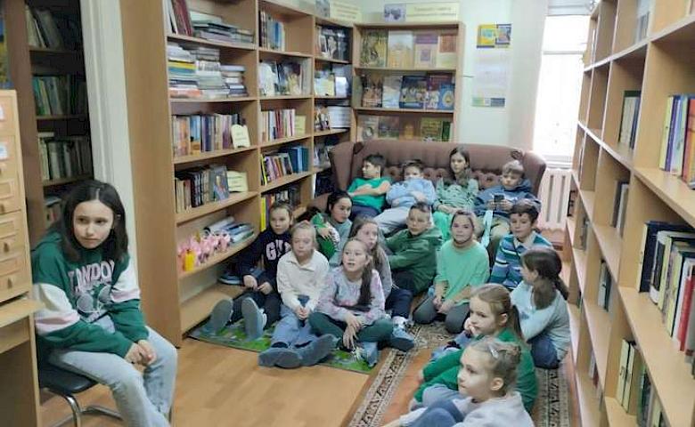 У Козинській бібліотеці пройшла зустріч з місцевою письменницею