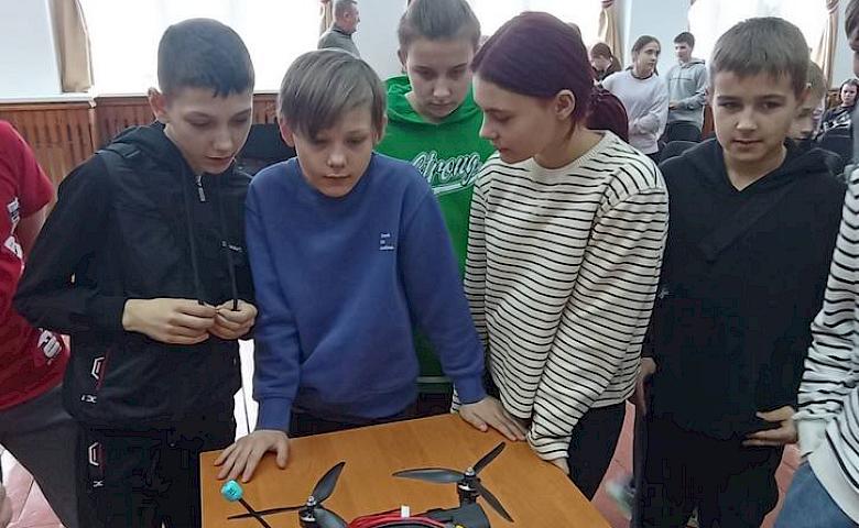 Ученики Обуховского лицея собрали 20 тысяч на дроны