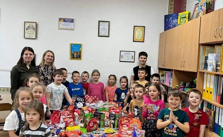 Воспитанники обуховского садика собрали 50 кг корма для животных в приюте