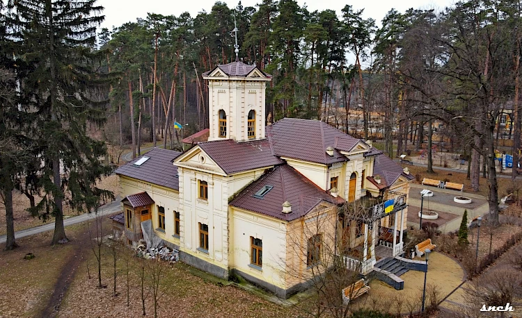 Чудовий зразок "дачної" архітектури біля Києва: що це і де це