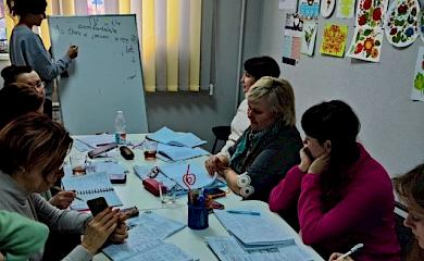Женщин Обухова бесплатно обучают английскому языку
