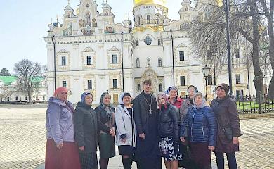 Веряне Обухова посетили Божественную литургию в Киево-Печерской Лавре, которую совершил Митрополит Епифаний (фото)