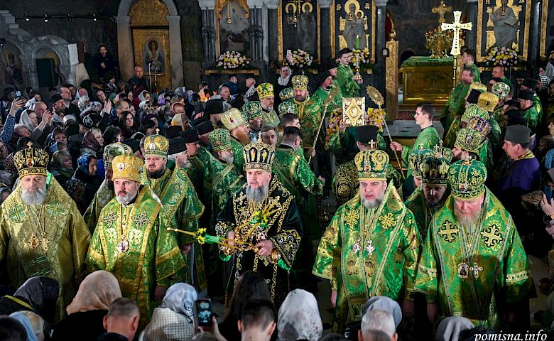 Веряне Обухова посетили Божественную литургию в Лавре, которую совершил Епифаний