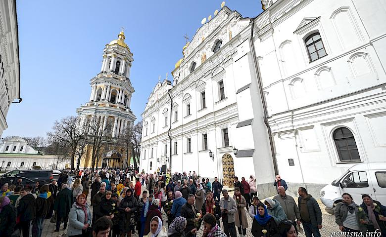 Веряне Обухова посетили Божественную литургию в Лавре, которую совершил Епифаний