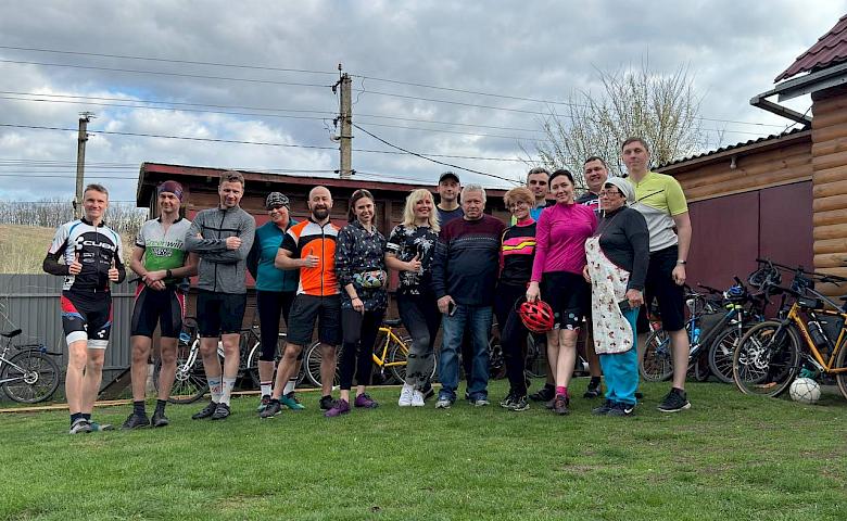 Велосообщество Обухова заглянуло на зеленый борщ в местную этно-усадьбу