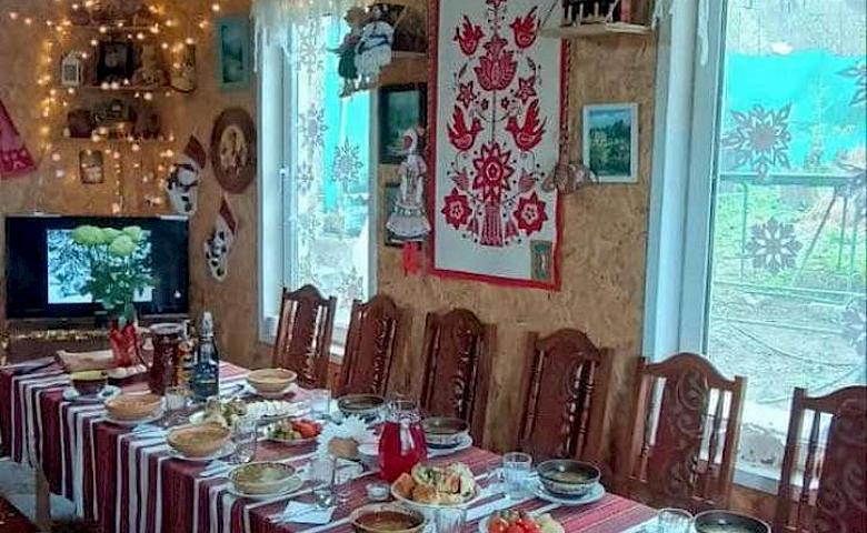 Велосообщество Обухова заглянуло на зеленый борщ в местную этно-усадьбу