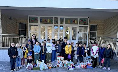 Дети Обуховщины передали помощь бездомным хвостикам (фото)