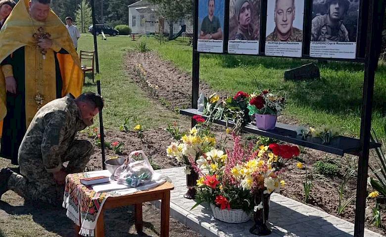 Доску Славы открыли погибшим землякам в селе на Обуховщине