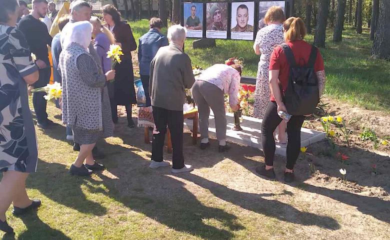 Доску Славы открыли погибшим землякам в селе на Обуховщине