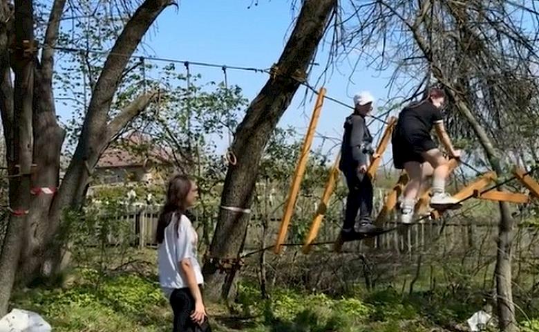 Возле крафтовой пекарни "Витач" появился веревочный парк (видео)