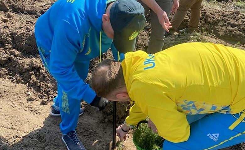 Спортсмени-олімпійці висаджували ліс на Обухівщині