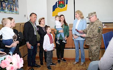 Семье защитника из Василькова вручили его посмертную награду