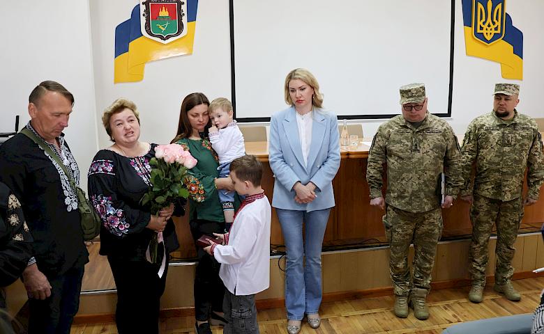 Родині захисника з Василькова вручили його посмертну нагороду