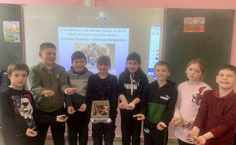 Обуховские школьники собрали на утилизацию использованные батарейки