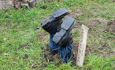 Оригинальный способ борьбы с теми, кто мусорит, придумали в селе Обуховской громады (фото)