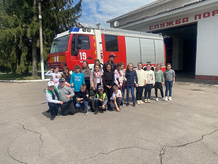Кагарлицькі школярі спробували себе в ролі рятувальників (фото)