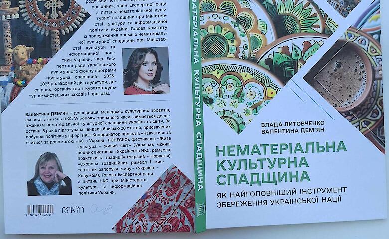 Обуховских мастериц отметили Благодарностями Министерства культуры (фото)