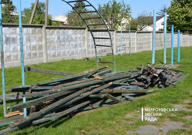 В країні війна, в Миронівці скандал: місцева влада збирається ремонтувати стадіон