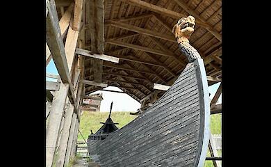 Вблизи Обухова можно увидеть уникальную реплику древнеславянского судна (фото)