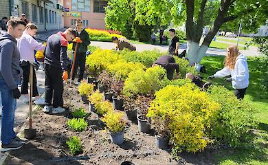 "Кагарлык - не помойка": в городе установили баки для сбора крышечек