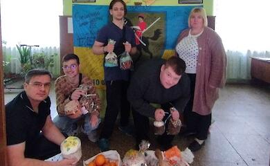 Настоятель храма на Обуховщине отвез подарки в столичную школу-интернат