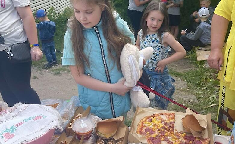 Школьники Обуховской громады организовали ярмарку в поддержку ВСУ