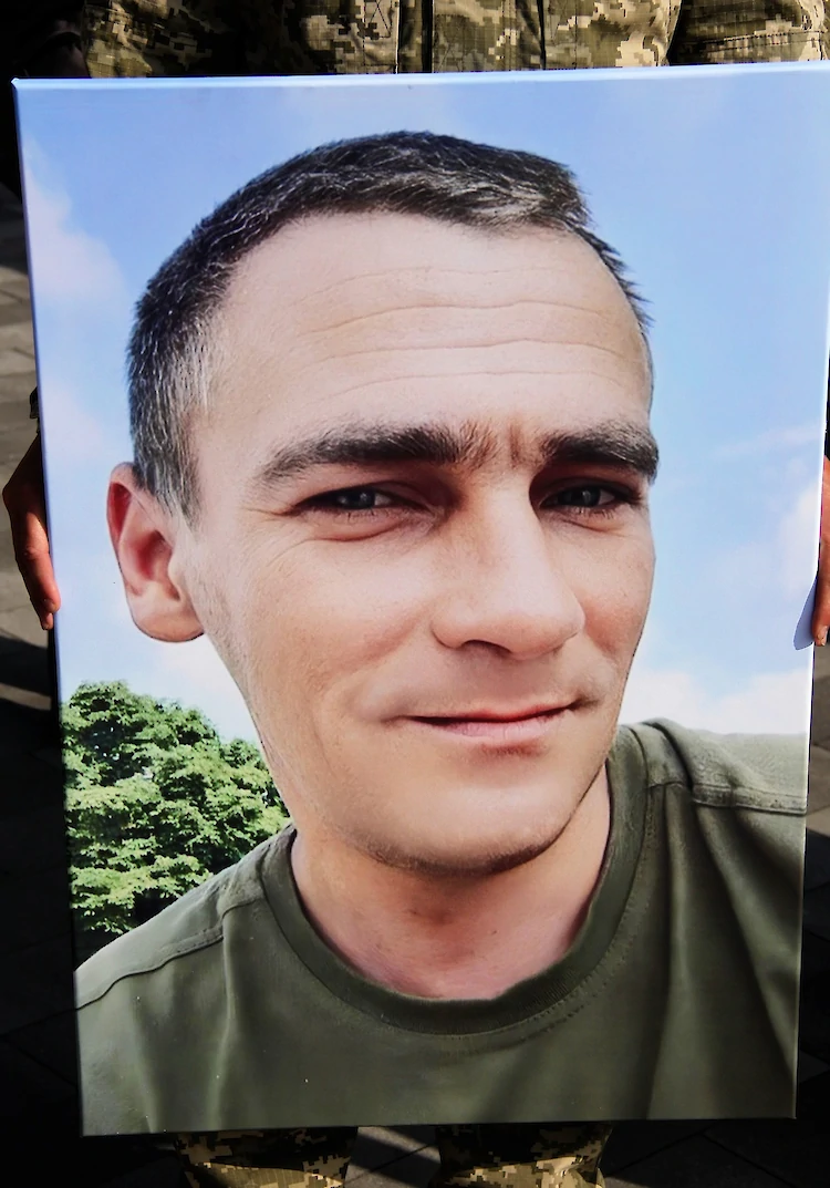 Родным павшего защитника из Василькова вручили его награду