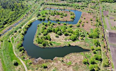 В селе возле Обухова заметили очень странный водоем: что это может быть