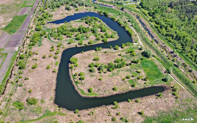 В селе возле Обухова заметили очень странный водоем: что это может быть