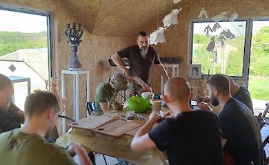 В гончарне вблизи Обухова работает арт-пространство для реабилитации военных