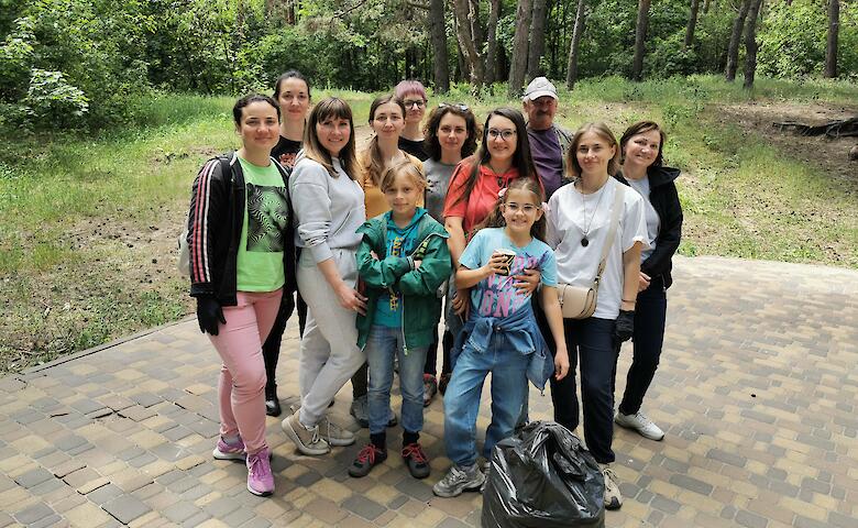 Безліч сміття зібрали активісти в одному з обухівських урочищ