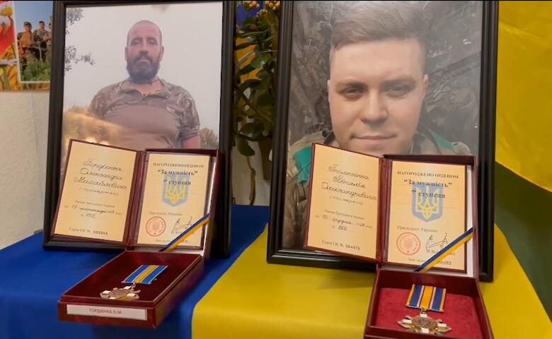 Родным Героев Обухова вручили их посмертные награды
