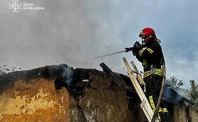 Выгорел дотла: кагарлыкские спасатели потушили пожар в доме