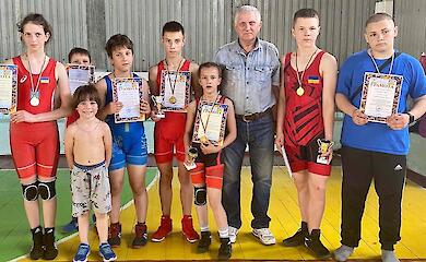 5 золотых наград привезли обуховские борцы с турнира в Ржищеве