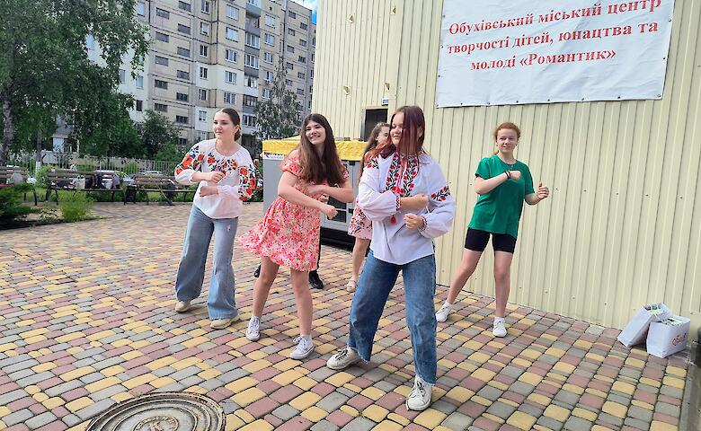 В Обухове заработал летний лагерь «Art Creative»