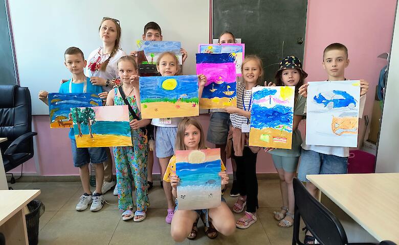 В Обухове заработал летний лагерь «Art Creative»