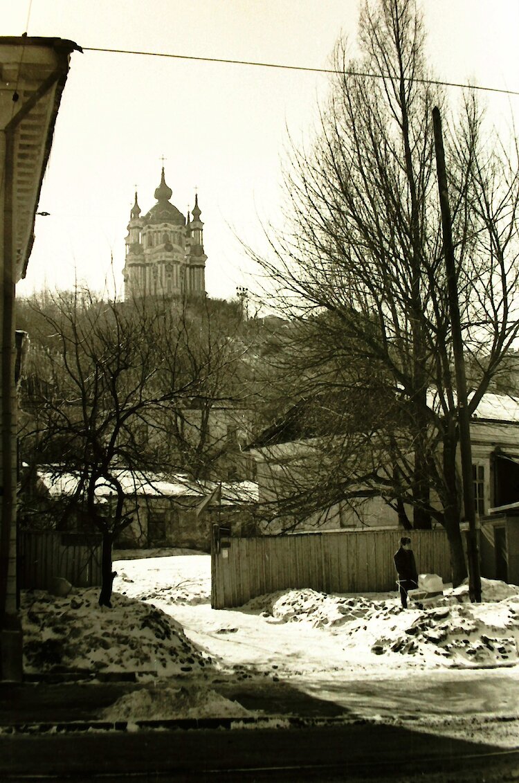На старой фотопленке случайно обнаружили фотографии легендарного киевского спуска