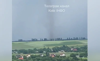 Смерч пронісся полем: на Обухівщині зафіксували незвичне природне явище (відео)