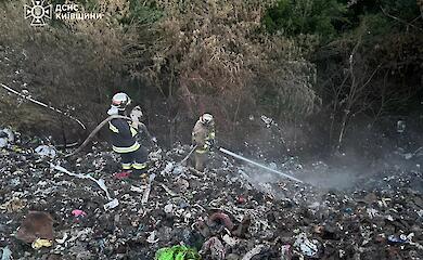 На Обухівщині горіло величезне стихійне сміттєзвалище