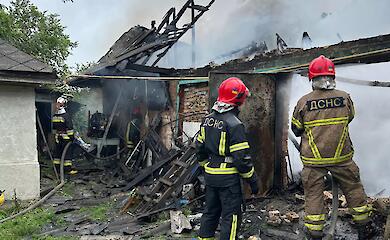 11 спасателей тушили масштабный пожар на Обуховщине