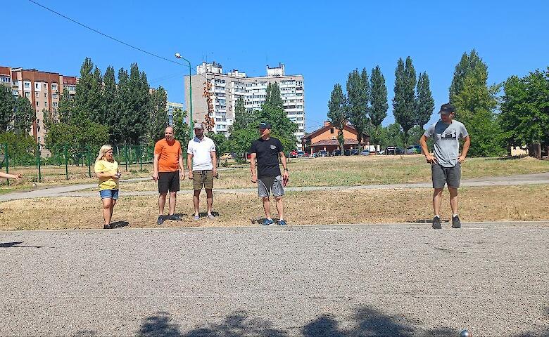 В Украинке активно развивают игру "петанк"