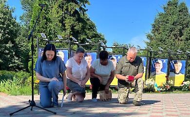 На Аллее Памяти Ржищева почтили подвиг павших воинов