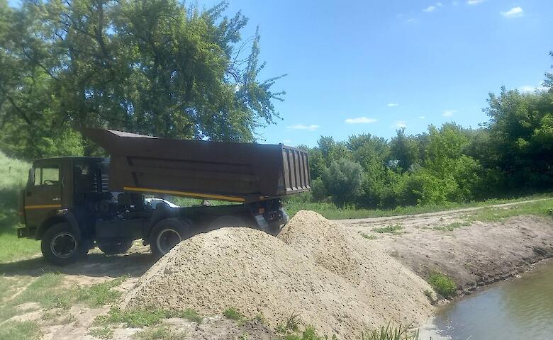 Жители Красной Слободки самостоятельно обустроили пляж