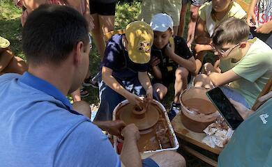 В музее Козина состоялся многолюдный мастер-класс по гончарству (ФОТО)